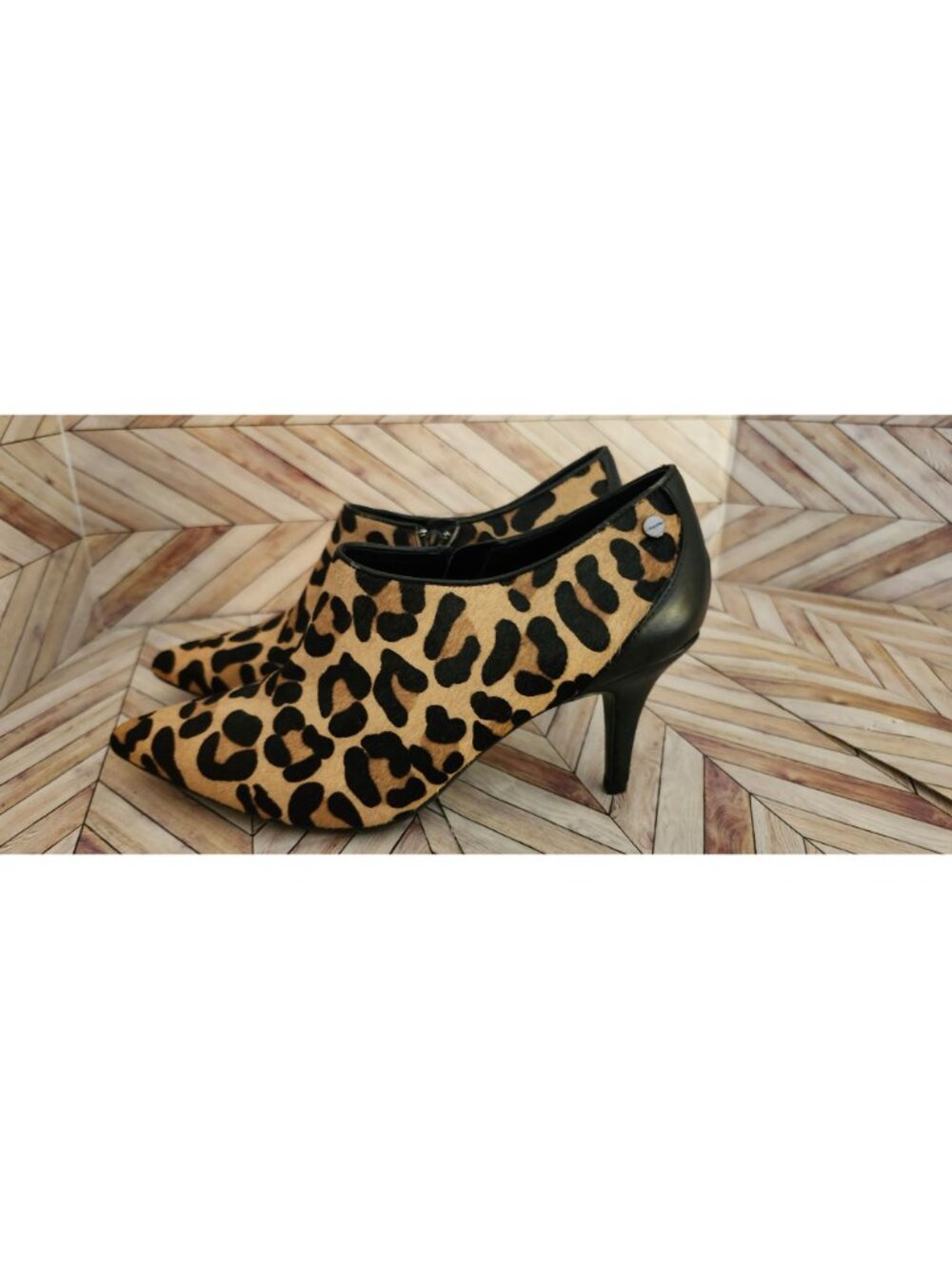 Women Calvin Klein Nevah Leopard Calf Hair Side Zip Bootie Shoe Heel Size 9 - Picture 4 of 6